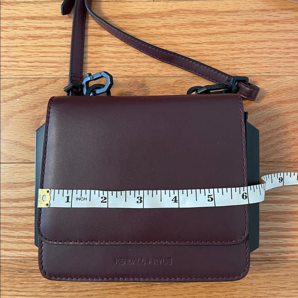 NWOT/Kendall & Kylie leather, burgundy crossbody bag - Picture 9 of 10